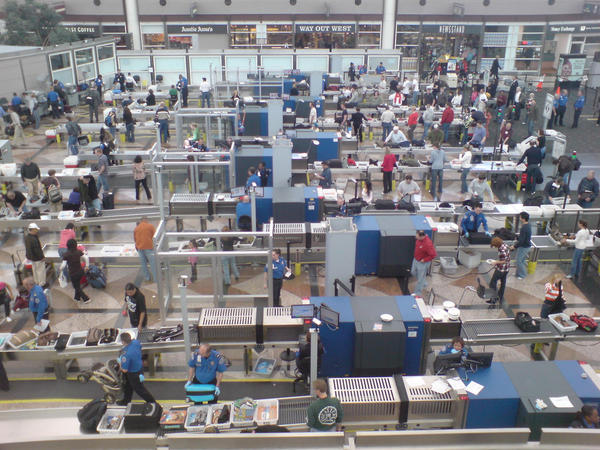 security-screening-at-denver-airport_l
